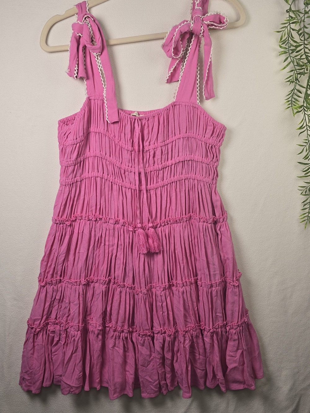 CHELSEA AND VIOLET TIE SHOULDER HOT PINK TIERED RUFFLES PARTY DRESS WOMENS LARGE